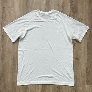 Men’s Like New Lululemon Metal Vent T Shirt Size L